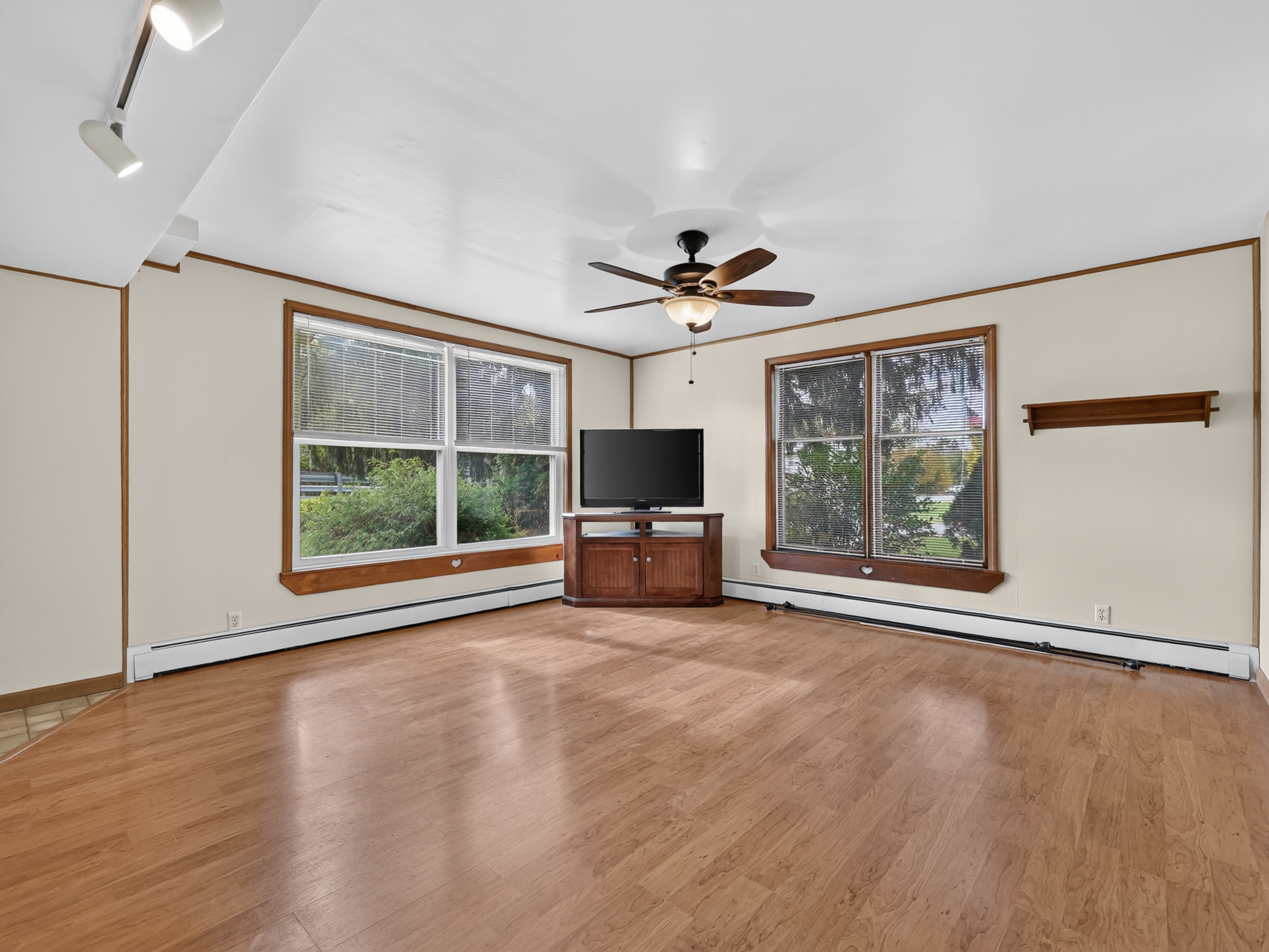 915 Long Run Rd, Mill Hall, PA 17751